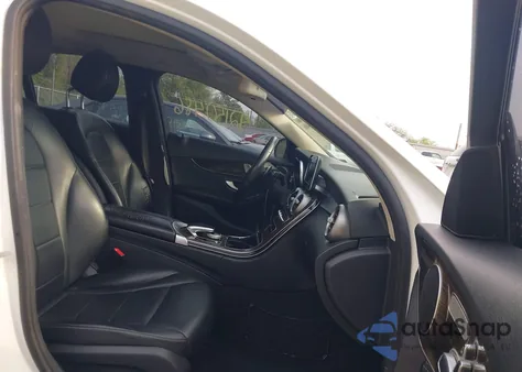 2016 Mercedes-Benz C 300 4Matic/Luxury 4Matic/Sport 4Matic from USA, damaged, VIN 55SWF4KBXGU127315